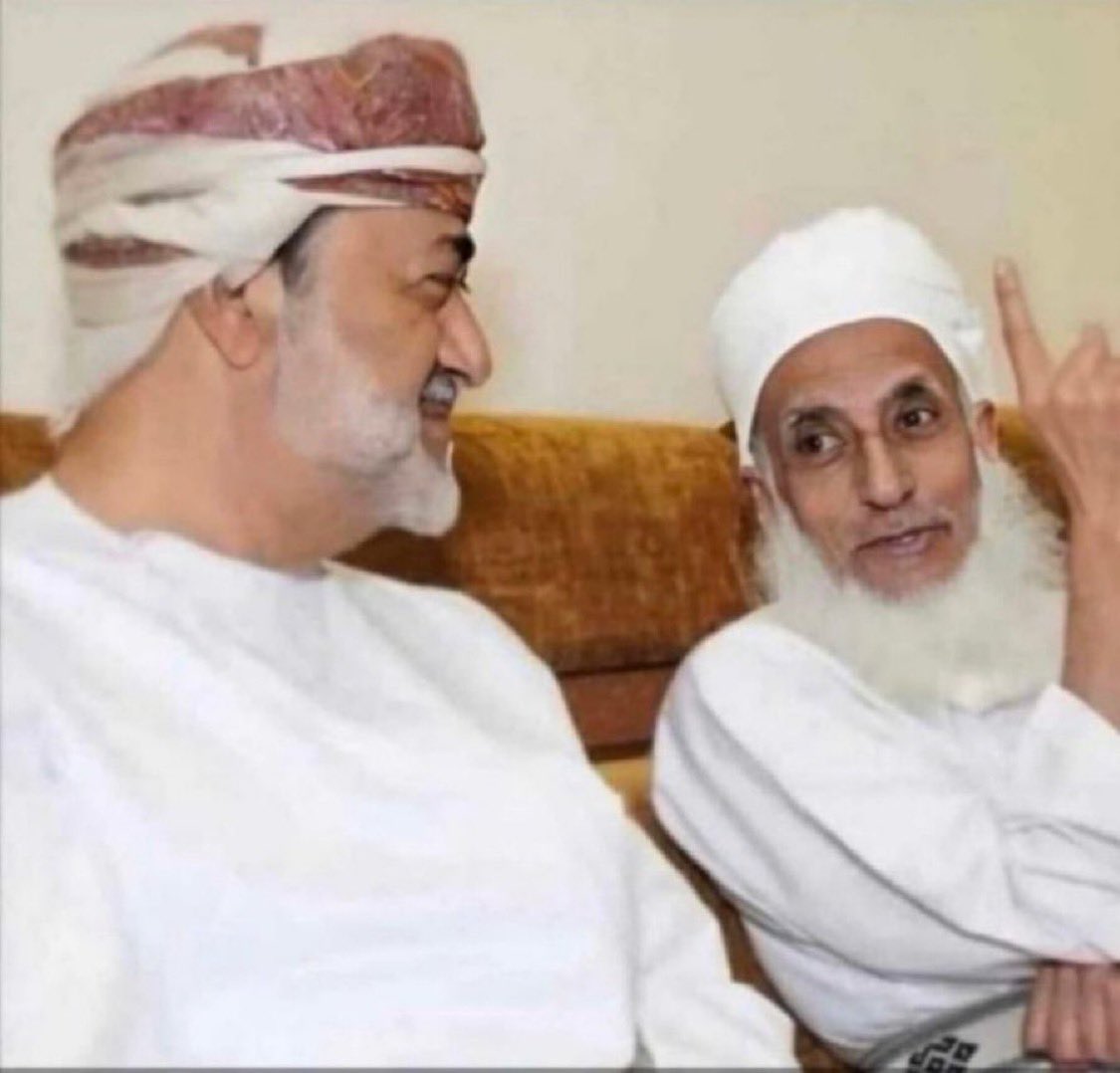 حـاكمٌ عادل وعلامةٌ ناصح .