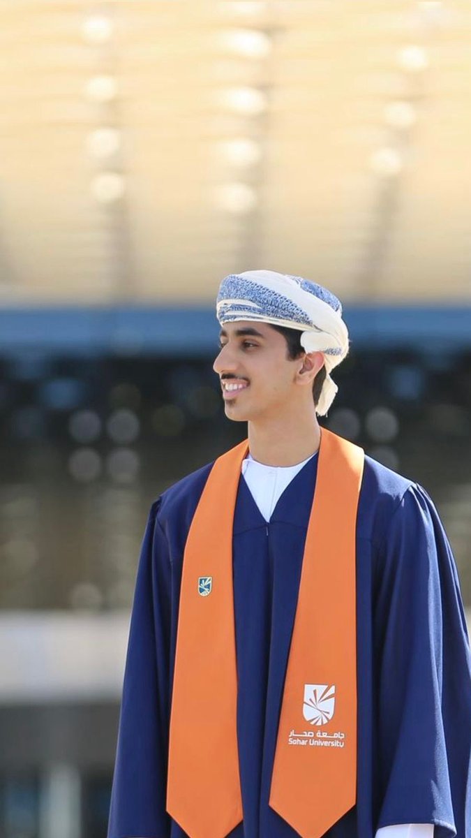 تتقدّم المدرسة بأصدق التهاني والتبريكات للأستاذ مالك المعمري، معلم مادة مهارات موسيقية بمناسبة تخرّجه من جامعة صحار، متمنّين له مزيدًا من النجاحات والتقدّم في مسيرته المهنية، وأن يجعل الله هذا الإنجاز بداية خير لمستقبل مشرق.