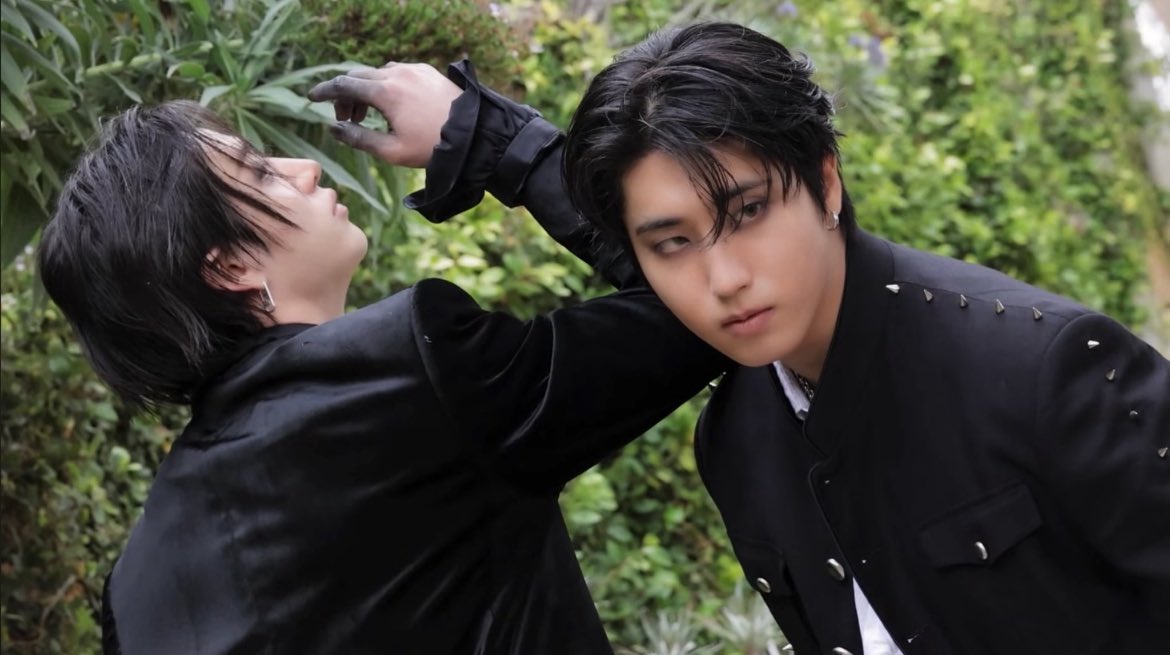 i love when hot people date other hot people.