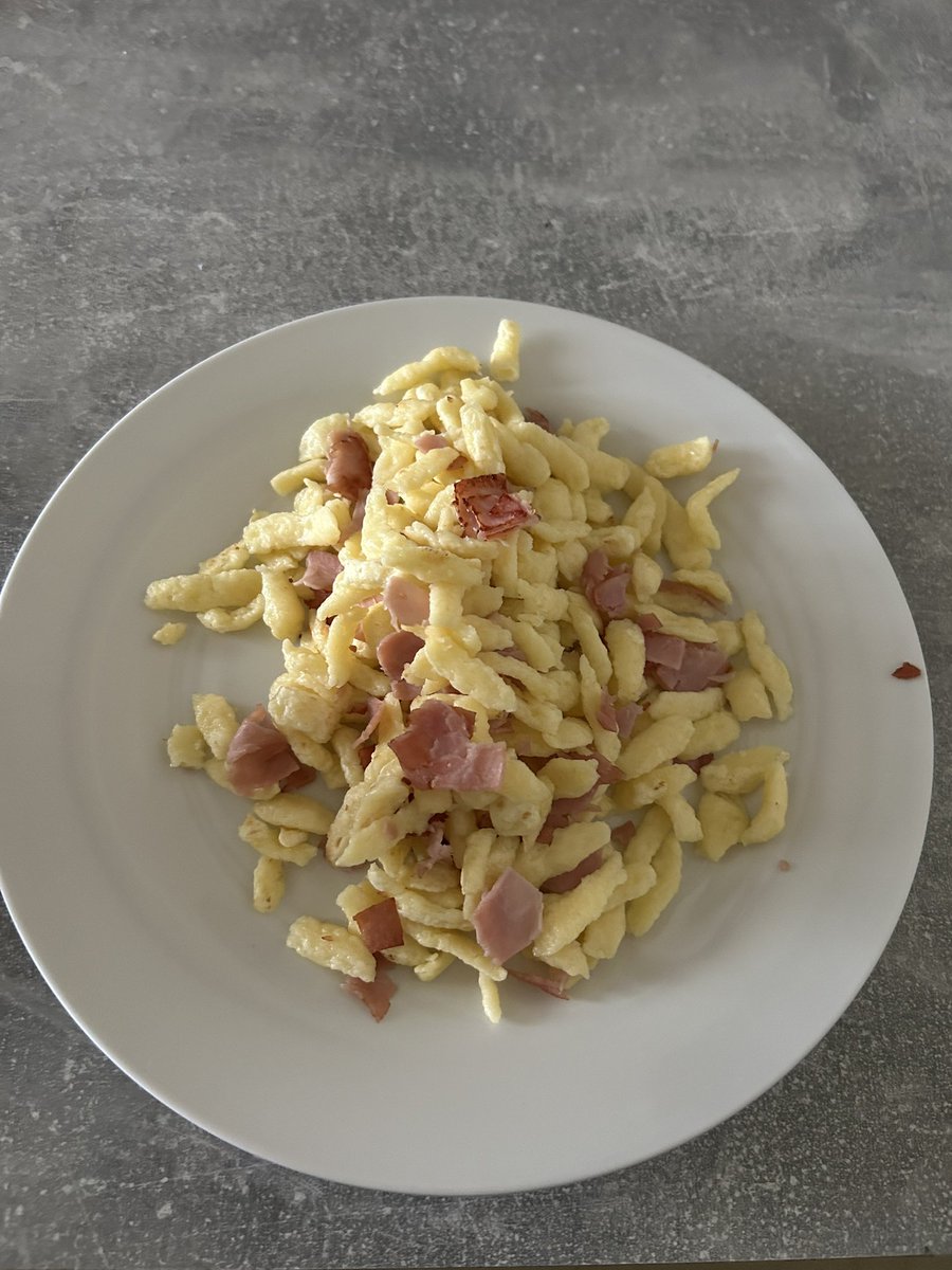 Latiina94's tweet photo. Teste des #spaetzle de #stoeffler #PlaisirAlsacien #alsacelover au jambon. Stoeffler

Délicieux goût de pâte même si ça a une forme différente et plutôt sympathique.

Je trouve en l’occurrence un peu sec mais pour moi c’est très bon. Le jambon j’aime quand il est cuit. https://t.co/uApacpBpwr