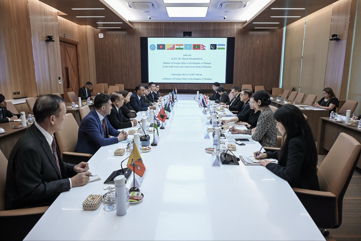 FM <a href="/SihasakPh/">Sihasak Phuangketkeow</a> discussed with a group of Ambassadors and diplomatic representatives from countries of South and Central Asia how to enhance bilateral and regional collab. through BIMSTEC, ACD, IORA and CICA; expand economic opportunities; improve connectivity; and promote cultural