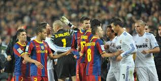 VisionBlaugrana's tweet photo. 🗣 Marcelo : « Les classicos de l'ère Guardiola-Mourinho ? C’était magnifique. Aujourd’hui je parle avec Casillas, avec Piqué, avec Puyol…

On se “tuait” presque sur le terrain, mais c’était ce qu’on vivait, et c’était beau.

Les bagarres, les tensions… tout ça faisait partie du football. Mais toujours avec beaucoup de respect : on défendait Madrid, ils défendaient Barcelone.

Ce sont des choses qui arrivent dans le foot, mais je pense que cette époque restera dans l’histoire. »