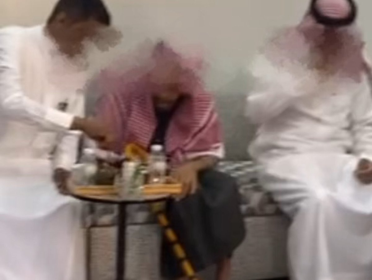 lrrix_'s tweet image. نهاريات الجمعة لمّة العائلة ،قهوة سعوديه، بخور 
        ❣️تزاحـم الـنعم❣️