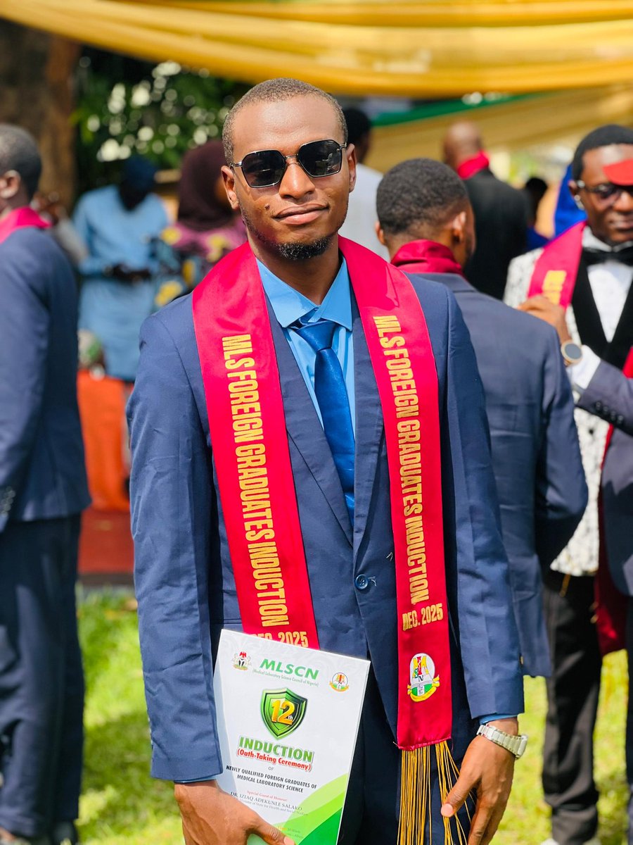 Abdul_Makama01's tweet image. New chapter🥰 Proud to be MLS Abdulmajid Ado Makama, med lab scientist. My credentials echo countless sleepless nights &amp;amp; doubts, but gratitude to God, mentors, colleagues &amp;amp; family keeps me going. 

Alhamdulilah 💙🙏

( Mls Abdul_makama❤️🥼 )

#LabLife #NewBeginnings