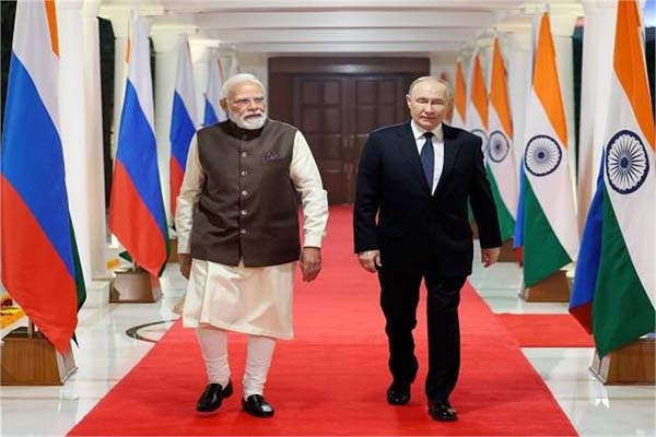 hindsamachar3's tweet image. بھارت اور روس کی بڑھتی شراکت داری کا مقصد کسی تیسرے ملک کو نشانہ بنانا نہیں ہے: پوتن
👇👇👇👇👇
hindsamachar.in/national-news/…
#Putinstatement #Indiavisit #VladimirPutin #PMModi