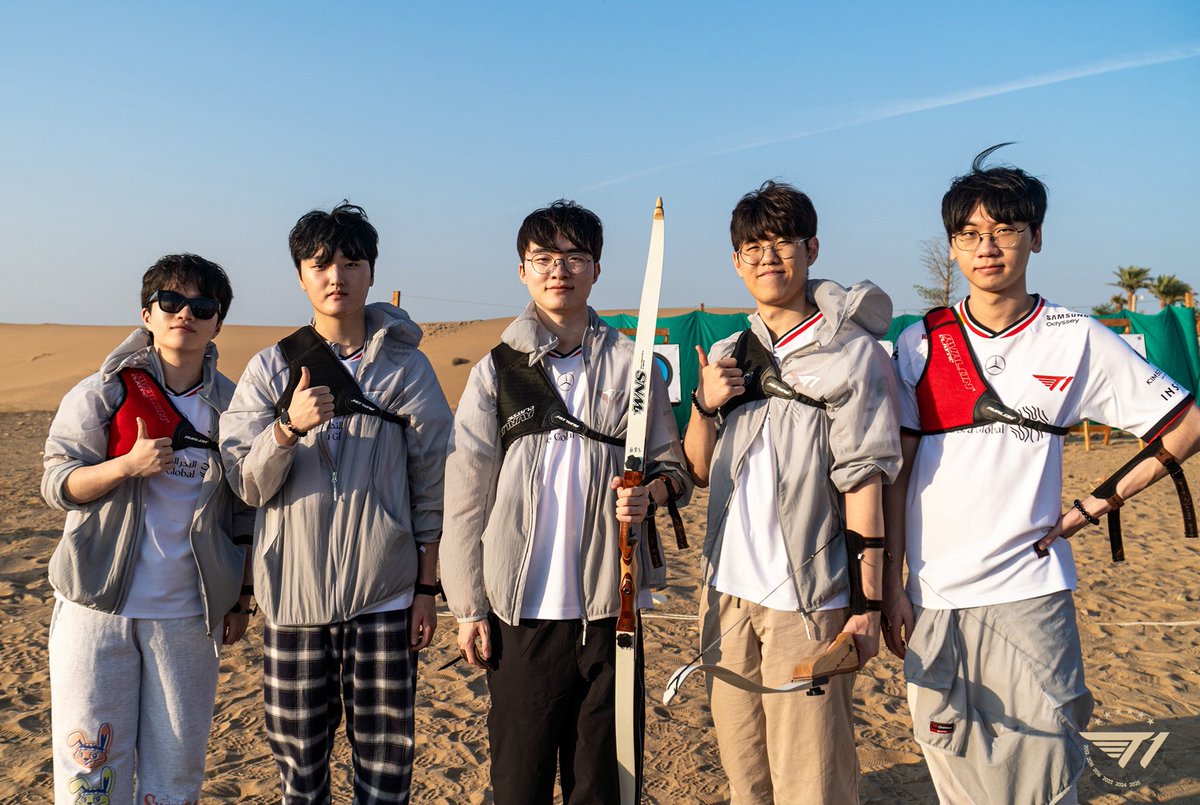 T1LoL's tweet image. T1 VACATION with @VisitRedSea 

T1, now in Dune skin!🏝️

#TogetherAs1 #TheRedSea @RedSeaGlobal