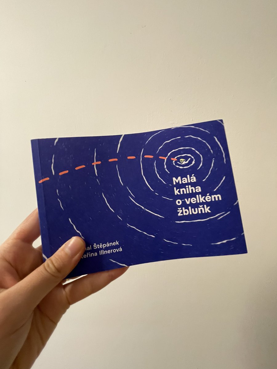 _f_u_t_o_n_'s tweet photo. Michal Štěpánek, Kateřina Illnerová 『Malá kniha o velkém žbluňk』(LUX, 2024)

本の一部がフリップブックになっているチェコのコミック🇨🇿📚
“žbluňk”は日本語に訳すと「ぽちゃん」「ザブン」のような、水に何かが落ちたり入ったりした時の音のこと。

 #遠い国から来たマンガ https://t.co/q1pUi5VilB