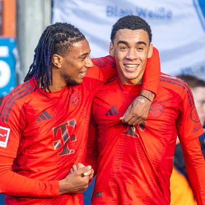 数年後、ニャブリから7番受け継いで10番のムシアラと並んでレジェンド