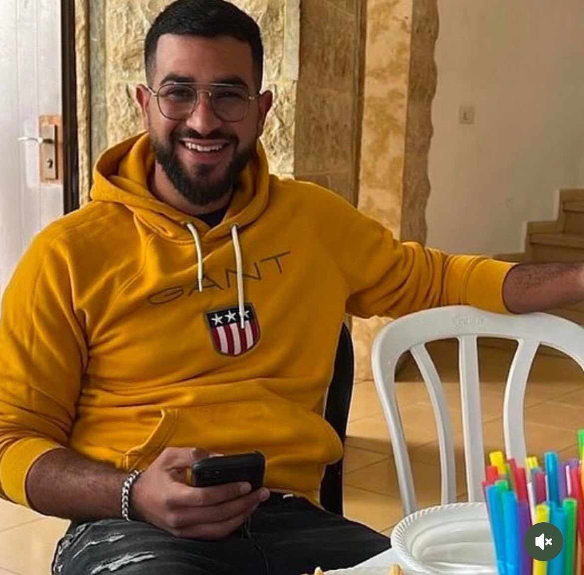 Ran Gvili. Um verdadeiro herói.
Ran, cuja família tem ligações com Portugal, é o último refém israelita em Gaza e cada dia que passa sem ser libertado representa uma violação do cessar-fogo por parte do Hamas.
Ran era um polícia em licença médica que, apesar de um ombro partido,