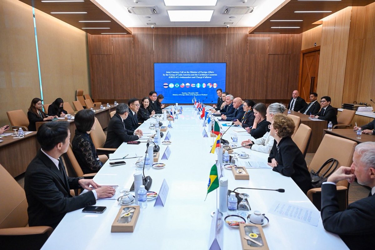 FM <a href="/SihasakPh/">Sihasak Phuangketkeow</a> received a joint courtesy call from Ambs &amp; Chargés d’Affaires of #GRULAC, namely Argentina, Brazil, Chile, Colombia, Cuba, Guatemala, Mexico, Panama &amp; Peru). They discussed advancing coop. in agriculture &amp; food production, digital economy, healthcare &amp; public