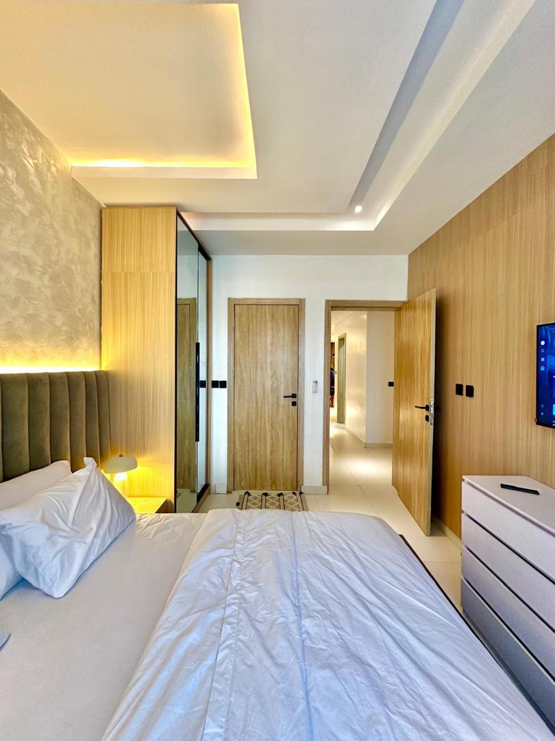 lpmglobal's tweet photo. Other features of this Lekki 2-Bedroom Apartment:

•Fully equipped open plan kitchen
•Washing machine
•2 mins away from Purple Lekki

(Check comments for other features and notes)

Rate: 280,000 per day
Refundable 100k caution fee

To book, contact Emmanuel: 09064697399 https://t.co/n161dzTJTB
