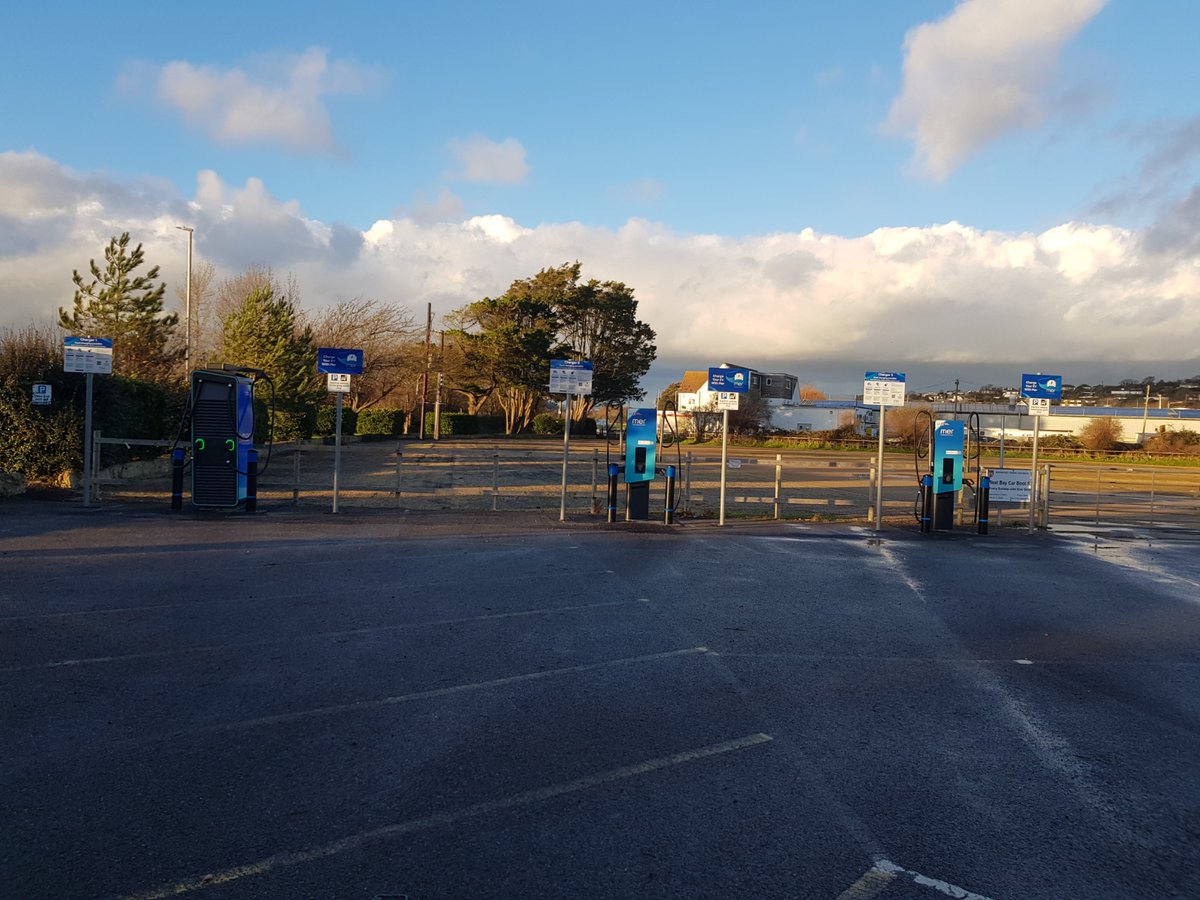 West Bay Road Car Park now has 10 electric car charging points, with 6 new ones to the left just before the overflow parking area.
New: 2 x 150KW / CCS
New: 4 x 50KW / CCS
Existing: 2 x 50KW / CCS
Existing: 2 x 22KW / Type 2