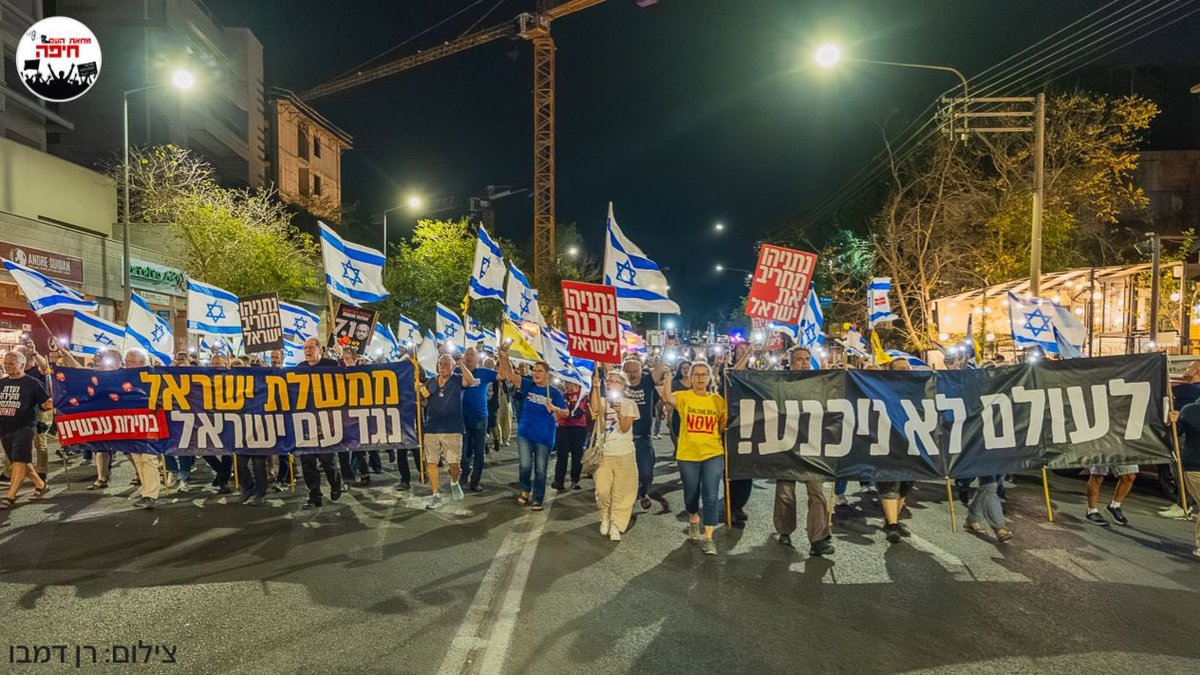 אתמול הודיעה עיריית חיפה למובילות ״מחאת העם חיפה״ שהיא לא תאשר יותר הפגנות בצומת חורב במוצ״ש, החל מ- 13.12.25 – בלי נימוק, בלי הסבר ובלי שיח עם מובילות המחאה.

זוהי פגיעה חמורה מאוד בחופש הביטוי ובחופש המחאה.

מוקד המחאה בחורב הוא מהותיקים, הגדולים והנחושים במוקדי המאבק על