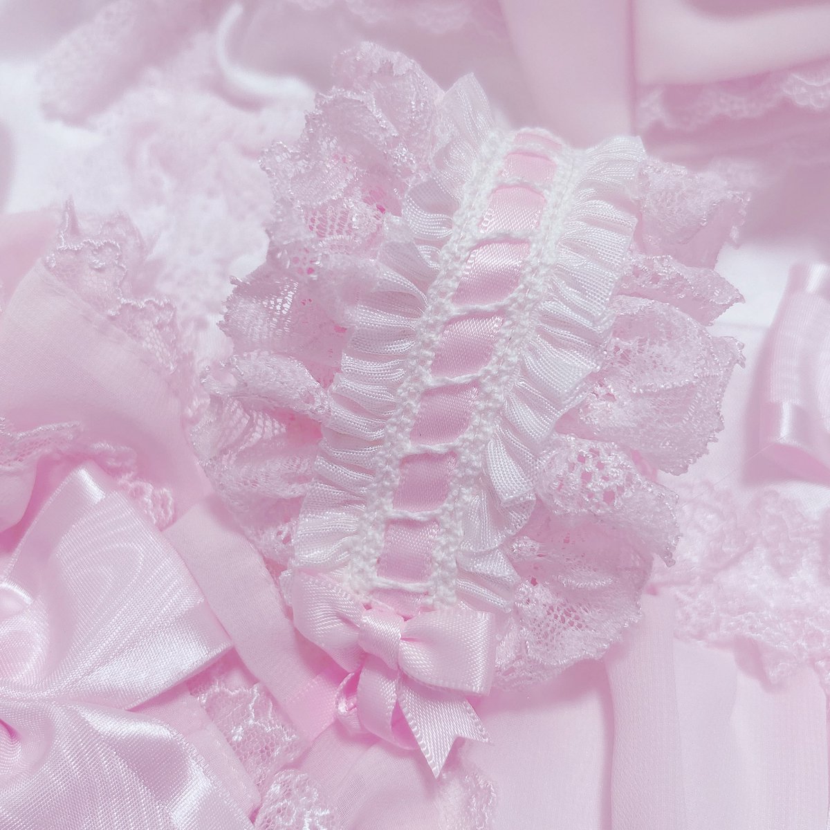 Fairy_040's tweet photo. お知らせ♡

12月6日（土）22:00よりBASEにて
こちらのボンネットの販売を行います💒🎀
お迎えを考えていらっしゃる方は商品ページの【注意事項】をお読みの上でお願いいたします⟡.*

🔗⌇ https://t.co/zzunLcPnl4 https://t.co/tumpZpL3ix