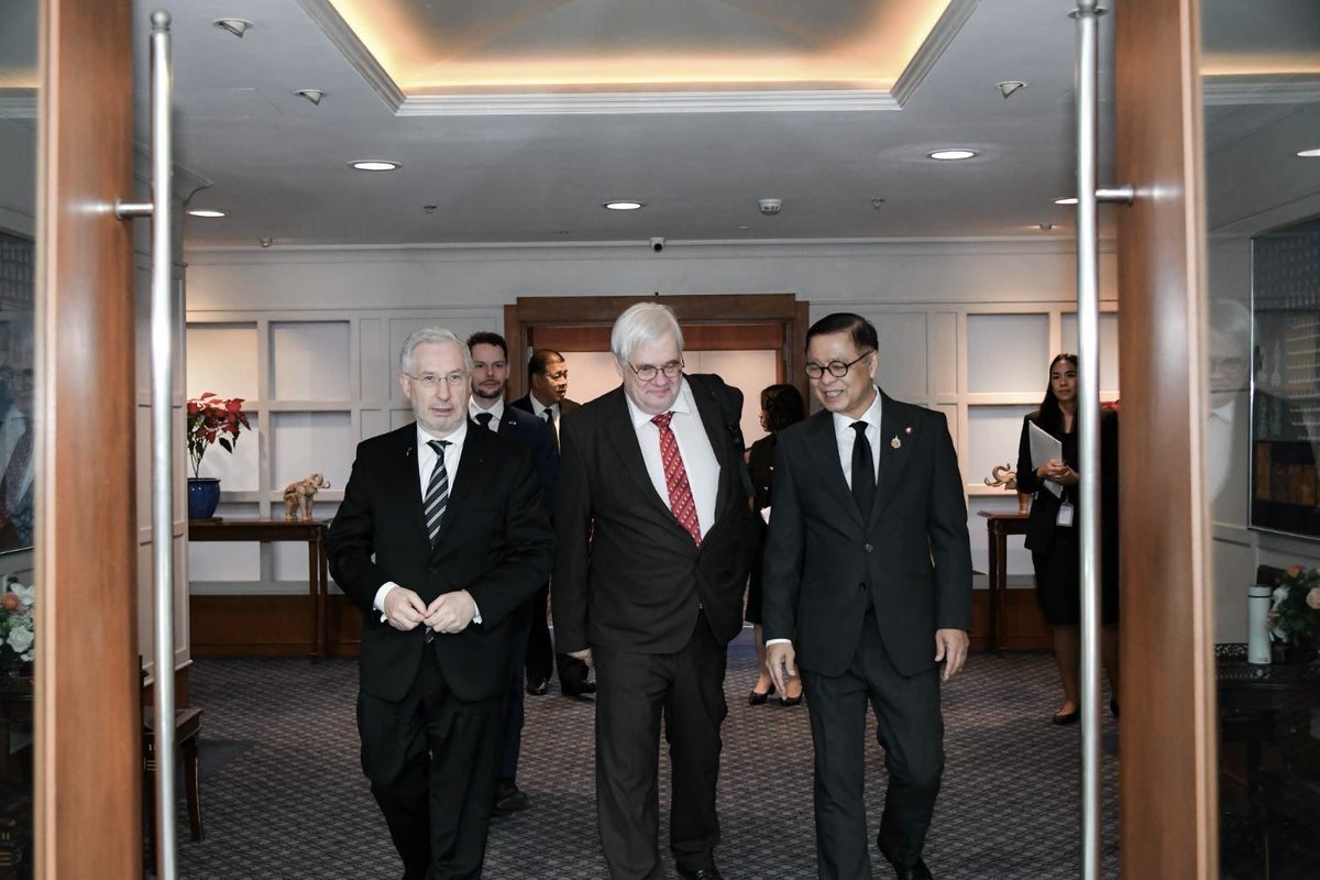 FM <a href="/SihasakPh/">Sihasak Phuangketkeow</a> met with the Special Envoy for Myanmar of the Minister for Europe and Foreign Affairs of France to discuss the situation in Myanmar. They underscored the important roles of Thailand and neighbouring countries in promoting stability in Myanmar, as well as reaffirmed