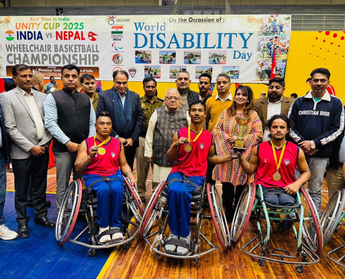KalrajMishra's tweet image. विश्व विकलांगता दिवस के अवसर पर नोएडा स्टेडियम में भारत और नेपाल के बीच &apos;यूनिटी कप व्हीलचेयर बास्केटबॉल चैम्पियनशिप&apos; का आयोजन किया गया। यह आयोजन समाज में समानता और समावेशिता को बढ़ावा देने का महत्वपूर्ण कदम है। 
#WorldDisabilityDay #UnityCup #WheelchairBasketball