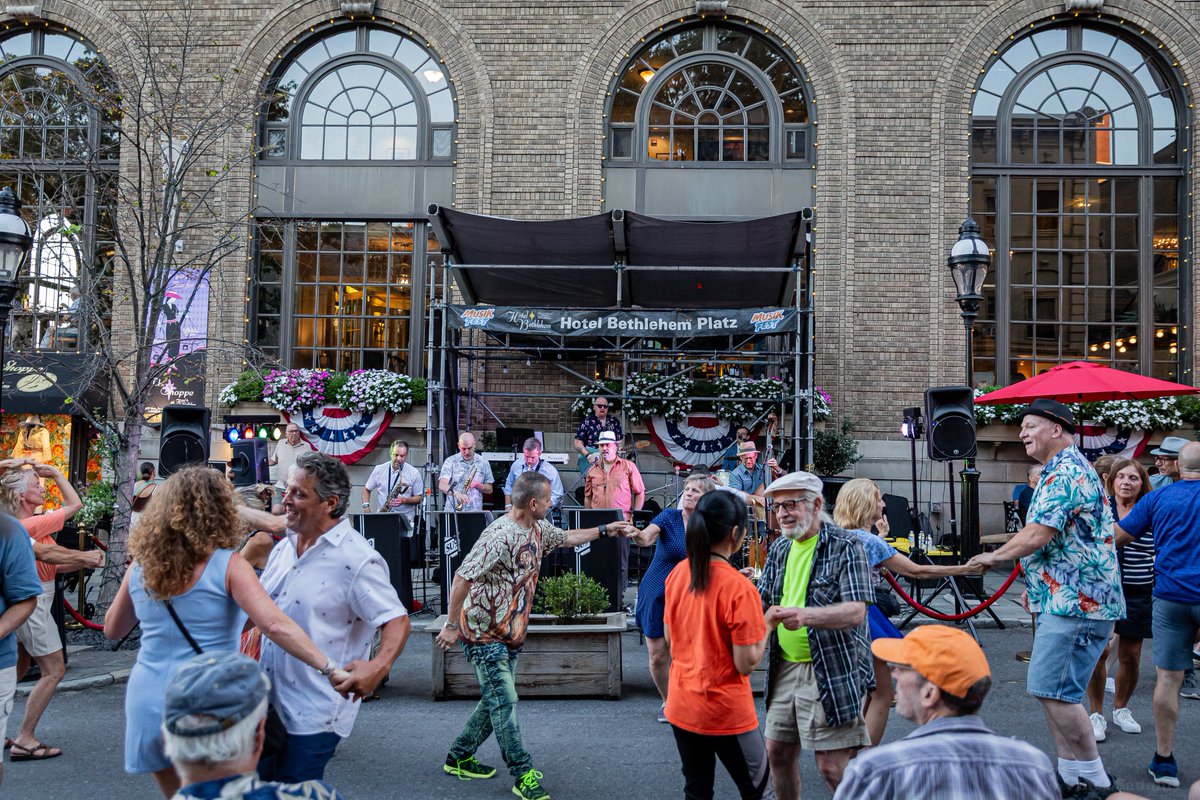 FavoriteSightsSounds tweet media