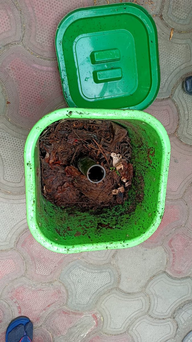 cityofpatna's tweet image. 🌿 कम्पोस्टिंग आसान है — बस शुरुआत करें!

घर के रोज़मर्रा के गीले कचरे और पत्तों से कम्पोस्ट बनाएं और अपने पौधों को प्राकृतिक खाद दें।

✨ छोटा कदम, बड़ा बदलाव!

#Composting #SwachhPatna #Chakachak

@SwachhBharatGov @UDHDBIHAR @mlkhattar @tokhansahu_bjp