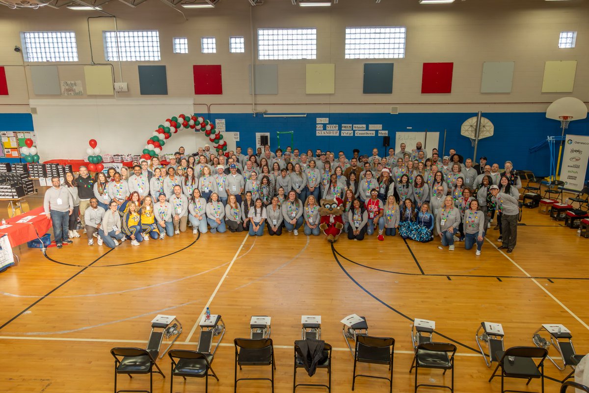 Genesco_Inc's tweet photo. ‘Tis the season for giving! ✨Another incredible Cold Feet, Warm Shoes event in the books. For our 36th year, nearly 150 Genesco volunteers helped more than 300 students at @ParkAveElemMnps step into the holiday break with brand-new shoes.
#Genescocares #Coldfeetwarmshoes https://t.co/FAX1GQ9Uvx