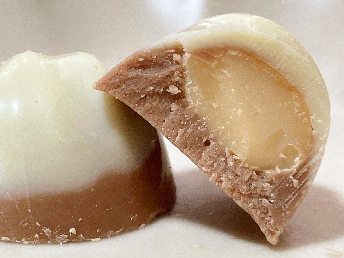 【ホワイトチョコ様】2点おまとめ 明治 マカダミアチョコレート くちどけホワイト＆ショコラ。二層の