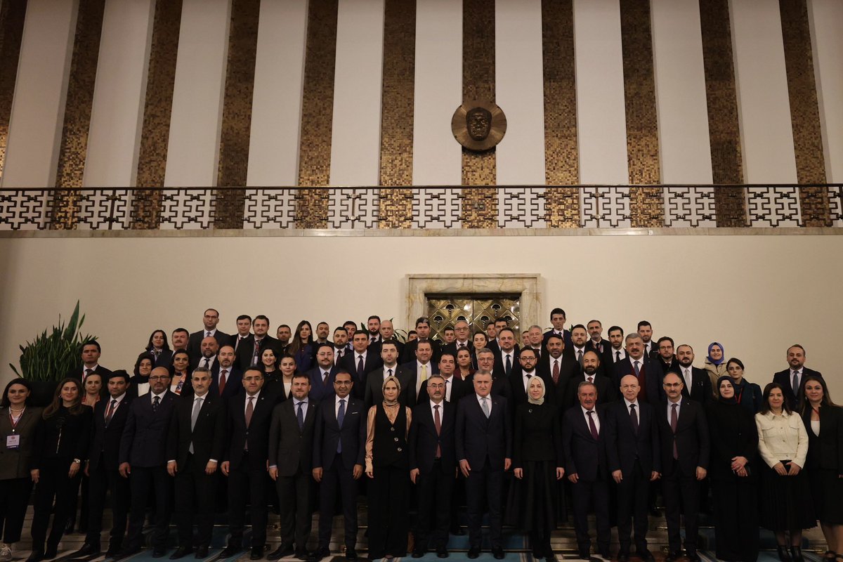 Gençlik ve Spor Bakanlığımızın 2026 yılı bütçesi TBMM Genel Kurulu’nda kabul edildi.

Emeği geçen tüm milletvekillerimize ve çalışma arkadaşlarıma teşekkür ediyorum.

Türk sporuna, gençlerimize ve aziz milletimize hayırlı uğurlu olsun.🇹🇷