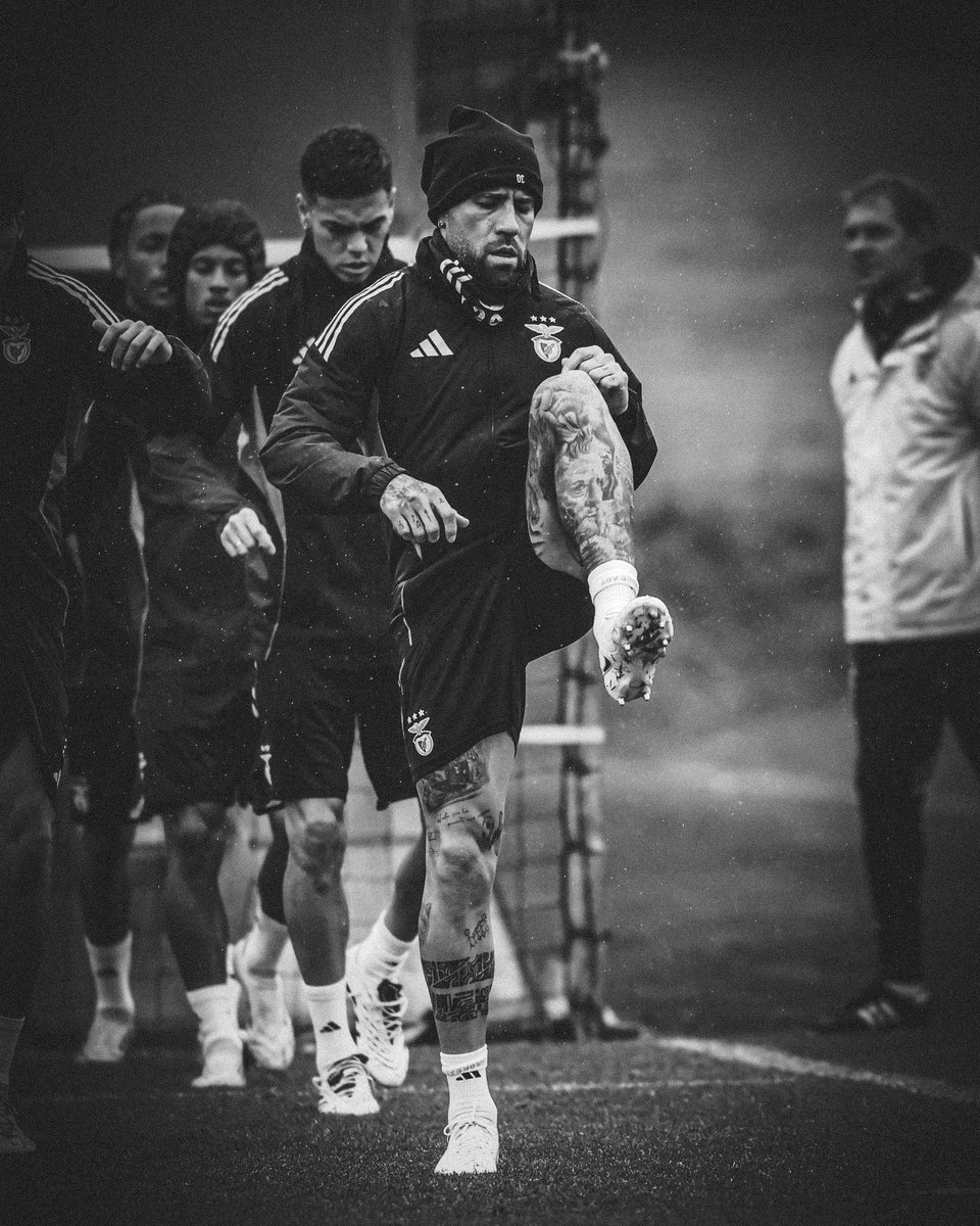 Notamendi30's tweet photo. ⚡️⚽️🏃🏻‍♂️🌧️ https://t.co/GUPmGMNuUo