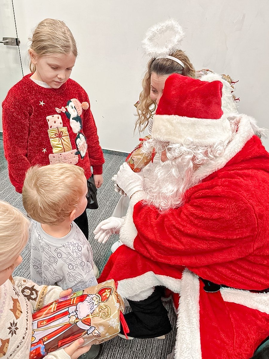 DieboldNixdorf's tweet photo. Holiday cheer across DN!
❄️ Kosice: kids crafted ornaments & met St. Nick
🎅 Pilsen: gifts & fun for 60 little ones
🎄 Belgium: cozy office festivities & tree decorating
Thanks to all who made the season bright! ✨
#WeAreDN #DNproud https://t.co/LewEIH8PDU