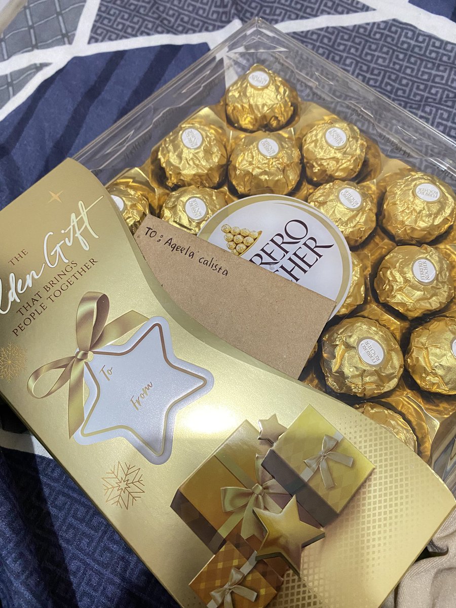 itsarunamiel's tweet photo. Alhamdulillah sampai juga drama percoklatan ini ke @aqeelacalista_ semoga suka dan dimakan yaa sayang walaupun dikit2 hehe, aku tau km lg berusaha untuk body goals mu itu. Kami dukung banget agar cool aqeela dengan ototnya. Namun drama beng2 ini memang seperti meminta kita semua buat kasih coklat ke km. Maaf belum bisa kasih banyak qeel dan semoga km suka yaa 🤍