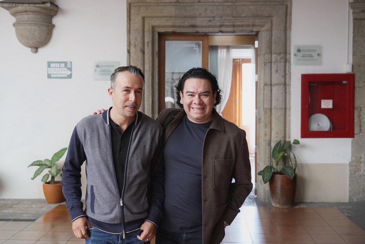 Hoy pasé al Congreso del Estado con mi hermano <a href="/LBuenrostroD17/">Lupe Buenrostro</a> Son días cruciales en los que se analiza el Presupuesto 2026 para Jalisco, y cada decisión cuenta.
En el Verde estamos atentos, presentes y comprometidos con que el recurso público se use donde realmente se necesita.