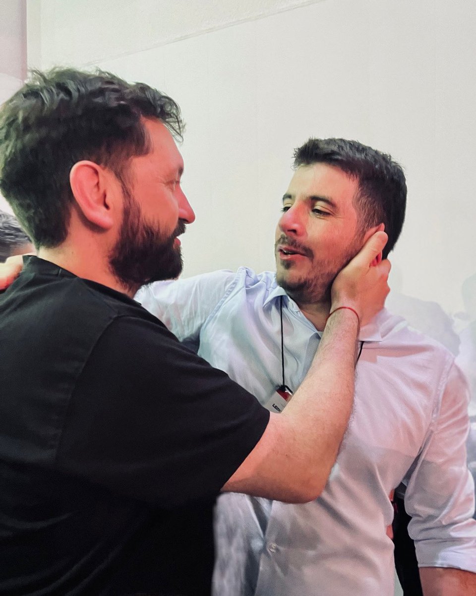 Del lado de los que no especulan.
Del lado de los que creen y se hacen cargo.
Felicitaciones a <a href="/leonelchiarella/">Leonel Chiarella</a> , nuevo presidente de la UCR Nacional. 👏

Desde la Juventud Radical hasta hoy, un camino que habla de convicciones y vocación política.