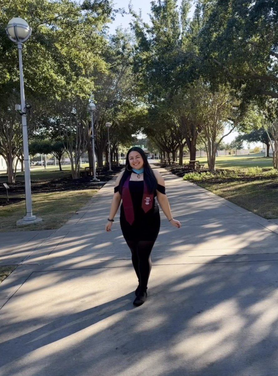 AltheeaRaps's tweet image. hey Siri, play Best Day Ever by Mac Miller 🙂‍↕️🎓🫶🏼 #masters #counseling