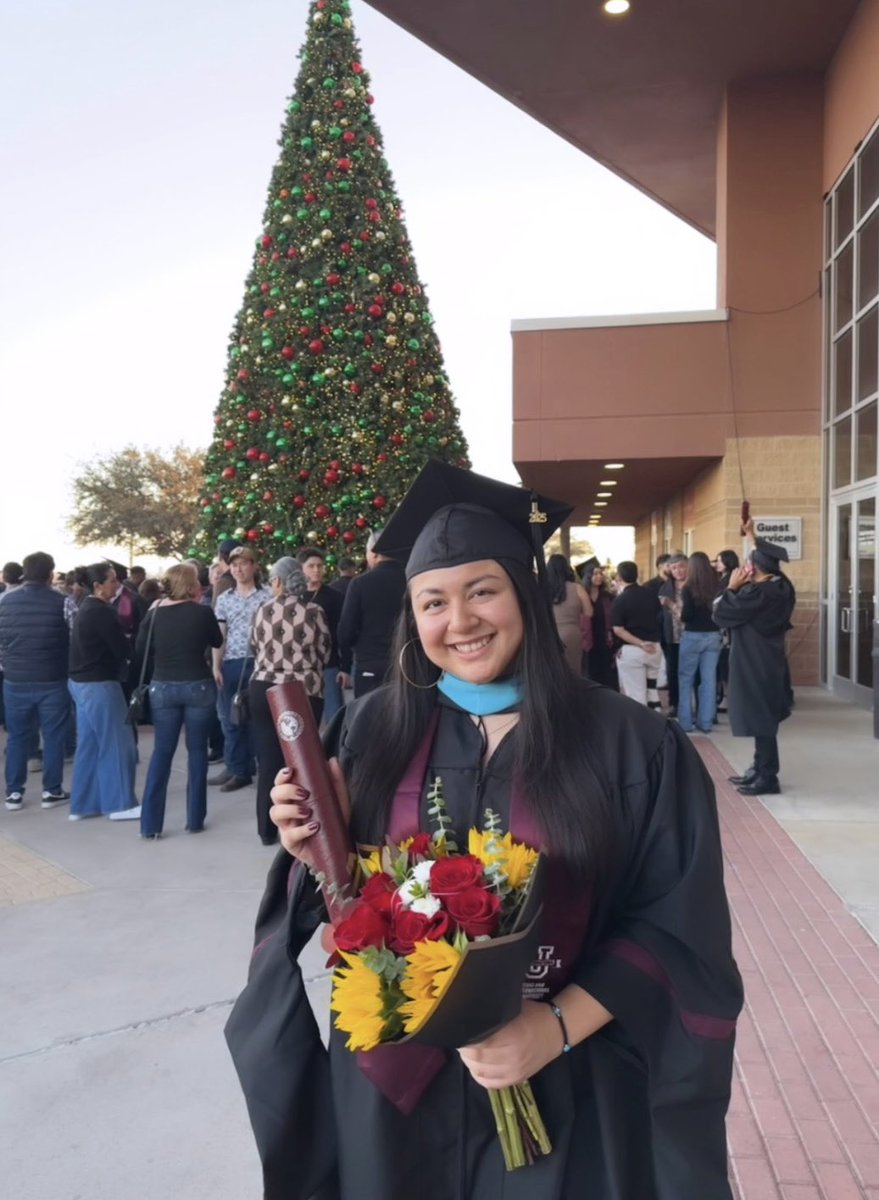 AltheeaRaps's tweet image. hey Siri, play Best Day Ever by Mac Miller 🙂‍↕️🎓🫶🏼 #masters #counseling