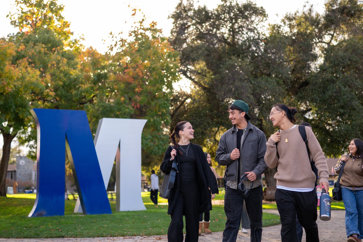 menlocollege's tweet photo. Have a great #winterbreak, Oaks! We'll see you back in January for the Spring Semester! Don't miss us too much... ❄️💙⛄️ https://t.co/QFYX3S6x93