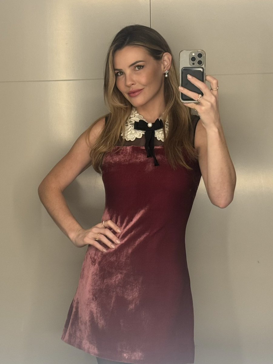 Shameless fit check but MORE IMPORTANTLY you should read <a href="/annasofialesiv/">anna-sofia</a>’s writing on tech