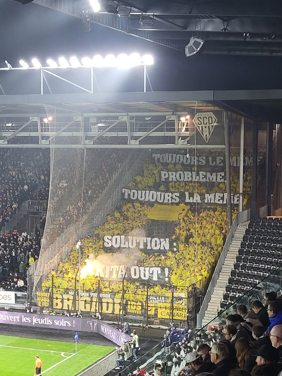 UltrasMadeinFR's tweet image. ⚽ Angers - Nantes 
📢 Le message de la Brigade Loire contre Kita !
📆 Vendredi 12 décembre
📸 @ThomasDoucet__ 

#SCOFCN