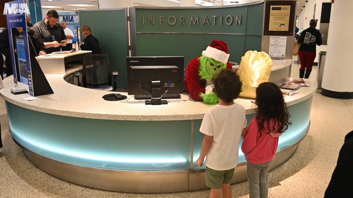 iflymia's tweet photo. He may be known for stealing Christmas, but today heβs stealing hearts at MIA. He came for the presents but stayed for the Cafecito. During his layover, he caused mischief and spread holiday cheer all at once! ππ #OnlyatMIA #MIAHolidays https://t.co/hOLSmOmiWE