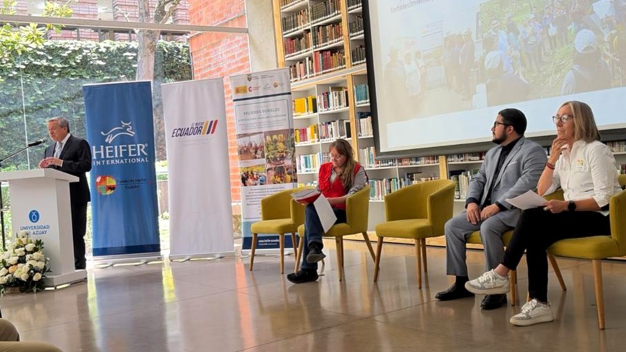 Allerena_ec's tweet photo. En Cuenca acompañamos el evento del proyecto “Mujeres Rurales de la AFC – Azuay y Manabí”, que impulsa autonomía económica y oportunidades productivas para más de 1.000 mujeres del campo. Constatamos avances en capacitación, innovación y acceso a compras públicas.
#ElNuevoEcuador https://t.co/qHQkoqKMUB