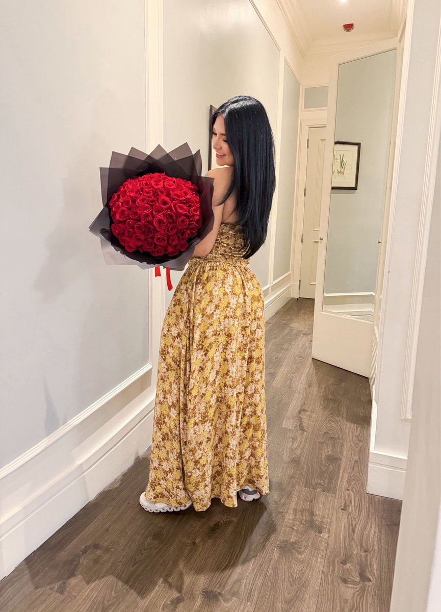 Genesita está en su mes cumpleañero así que felicíteme 🎉🥳🎈🍾
