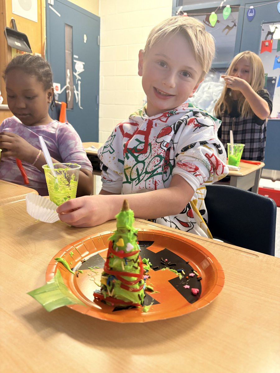 Miss Kay tweet media