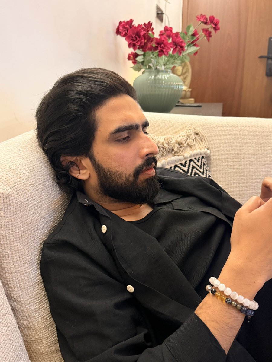 mourjo's tweet photo. Yeh lo.. Khush raho 

@AmaalMallik https://t.co/fRHIUuYOw8