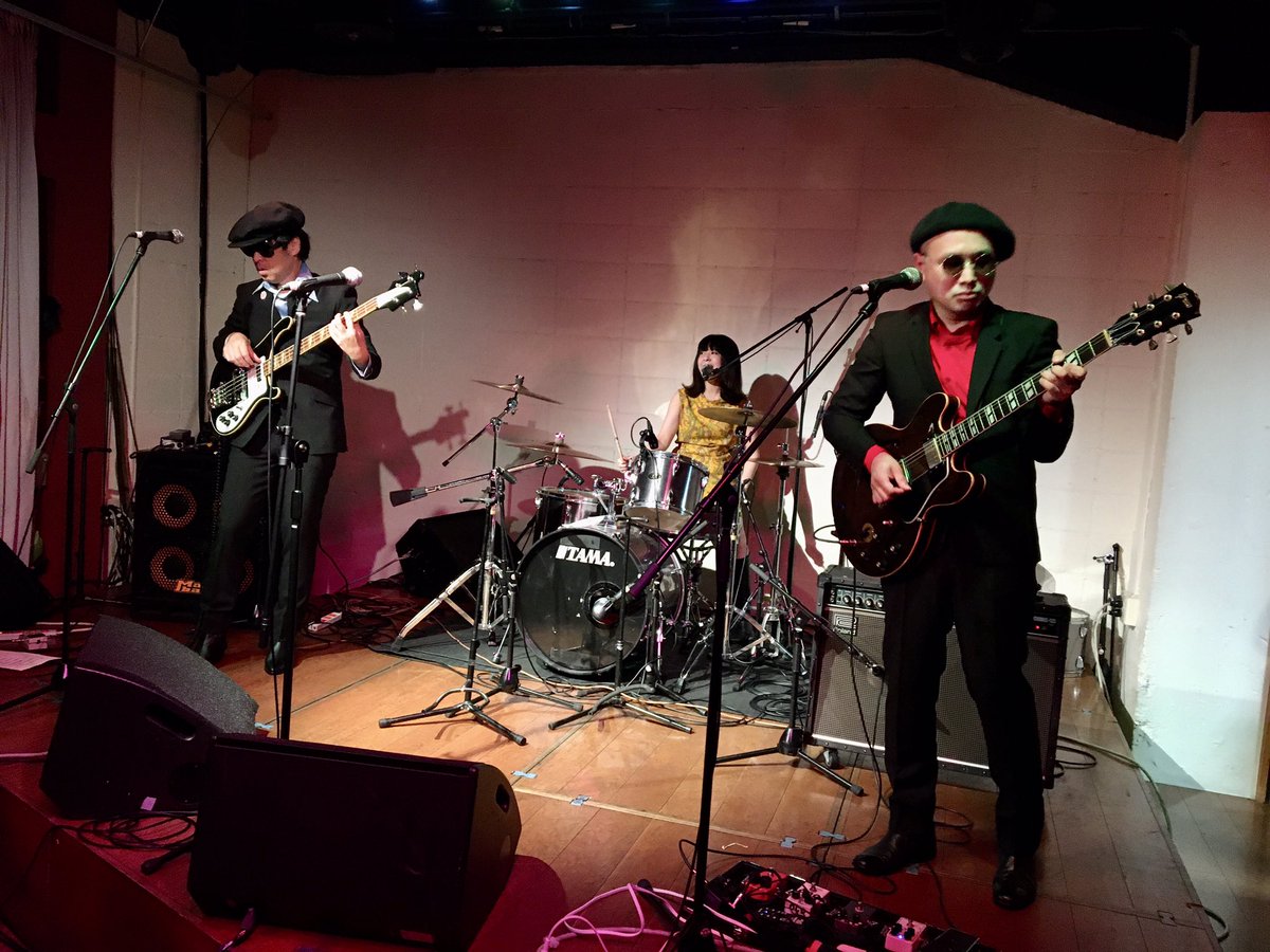 magicbag_info's tweet photo. 【Magic Bag 新年ライブ！】
2026年1月7日(水)
「The Courettes 2026 Japan Tour NAGOYA」
新栄 Live&amp;Lounge Vio
open 18:30/start 19:00
adv￥3900/door ￥4400 (共に+1D別)

[BAND]
The Courettes(Denmark)
Magic Bag
AWANDA
THREE DILLY TUFFYS
クレオパトラ
[DJ]
レコゲバ
chika(fabchic)
貫名尊馬 https://t.co/md2sI12C47