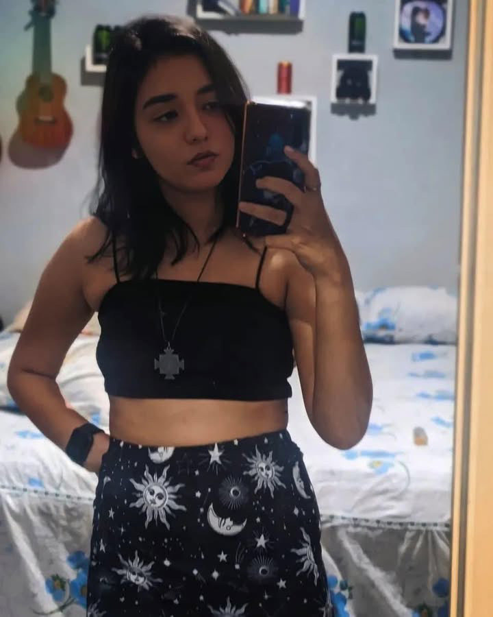 annajulia2006_'s tweet photo. Sextou e eu sozinha https://t.co/WLEJZjwgzt