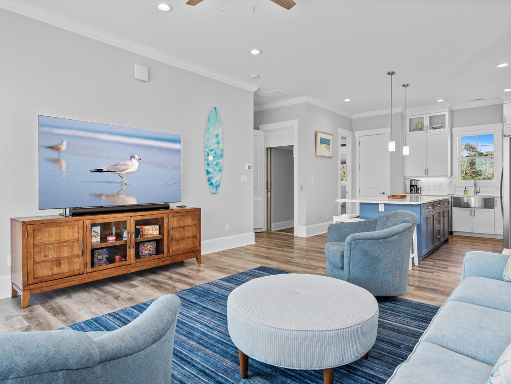 EIRealtyNC's tweet image. From sun-soaked afternoons to quiet nights by the sea, Village West 9011 Sandless is your home base for the best of Emerald Isle.

Read more 👉 lttr.ai/AlMaZ

#VacationRental #CrystalCoast #ModernStyle