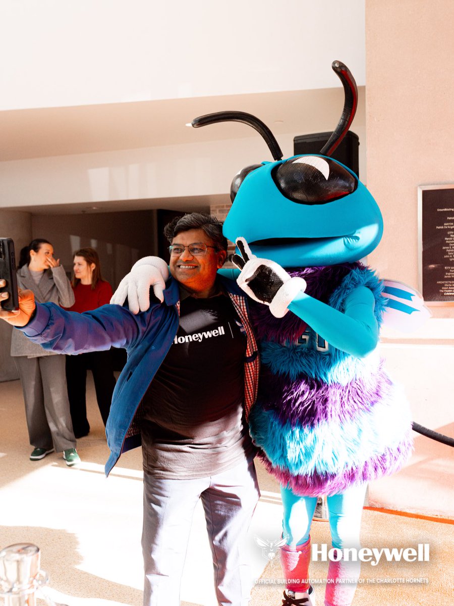 Big day at the Hive! 🐝 We officially cut the ribbon on the new @honeywell Event Level, and Honeywell employees got the first look as they toured the space, took shots on the court, and even had the chance to meet Kon and Grant!