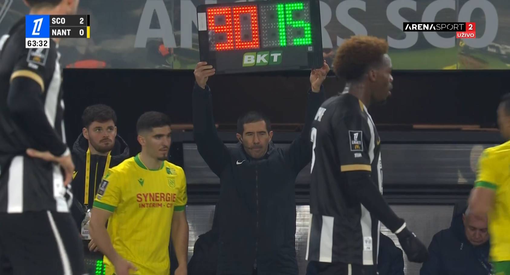 خروج مصطفى محمد من لقاء نانت وأنجيه في الدوري الفرنسي عند الدقيقة 64