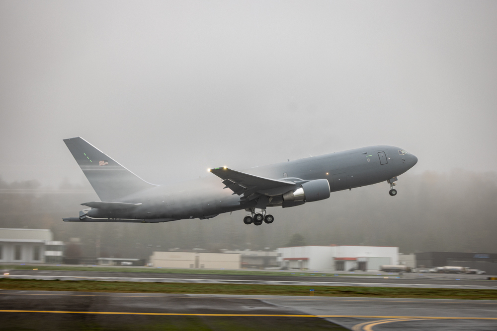 BoeingDefense's tweet image. 101, oh what fun!

Not a one-horse open sleigh, but a one-of-a-kind multi-mission tanker heads to @Travis60AMW. KC-46A Pegasus #101 is now delivering fuel, cargo and data to support missions worldwide for the @USAirForce.