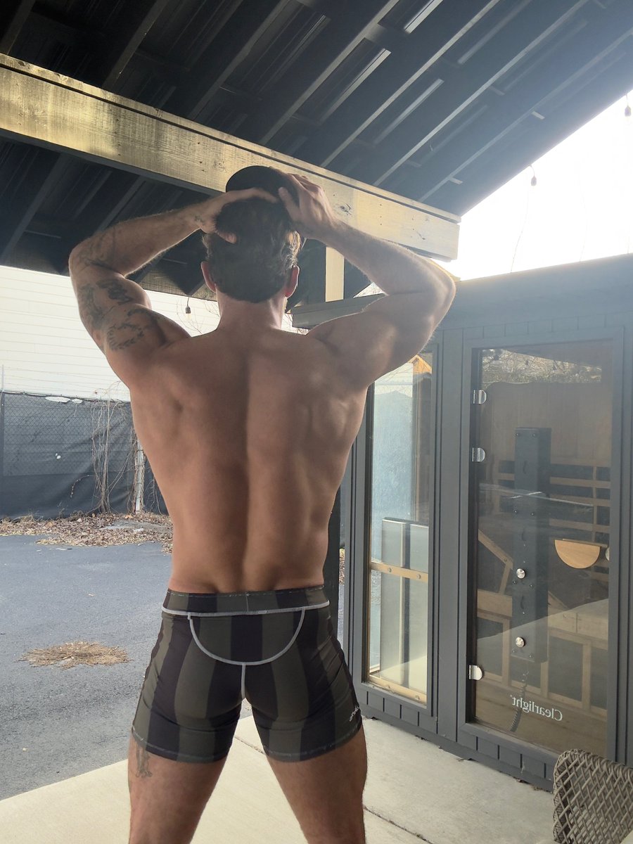 michaeleyerger's tweet image. jog + sauna 🔁