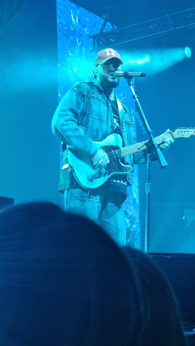 happylilly70's tweet photo. You did absolutely amazing @JamesArthur23 so so happy for you and proud of you, that was outstanding and so beautiful, you and the whole band, what a concert 😍🥰🩵 more words to come 😁❤️ so much love coming your way love you xx https://t.co/1NHNMyus0m