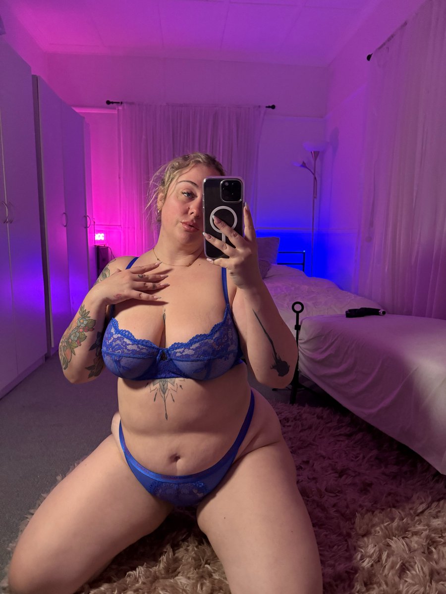 xalice_blushx's tweet photo. I tried to take a cute selfieβ¦ but the curves decided to steal the show ππ
#BBWAllure #BlueLaceVibes #CurvyConfidence #MirrorTease #FlirtyMood https://t.co/qYzfSxRnmR
