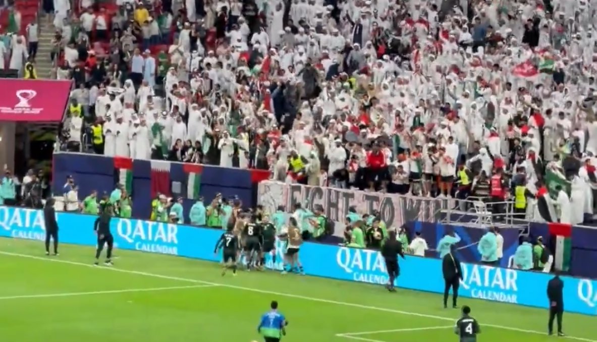MnbrAE's tweet image. شهدت مباراة الإمارات والجزائر تلاحم خليجي استثنائي 😍

شكراً لكل من ساند المنتخب الاماراتي على ارضية الملعب

🇦🇪 🇶🇦 🇸🇦 🇴🇲 🇧🇭 🇰🇼